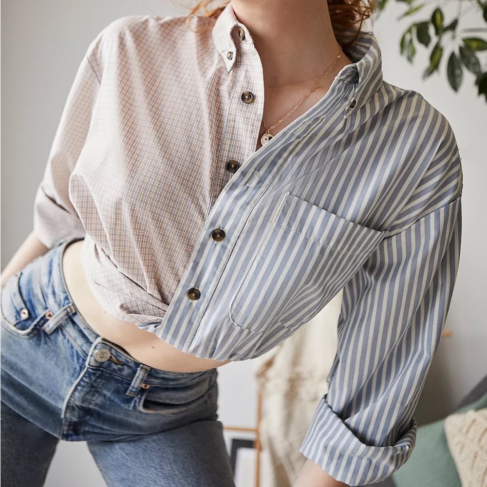 Urban Outfitters Cropped Shirt Size Small BDG Blue Spliced Timmy Twist Front
